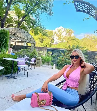 SERENAY — İstanbul Escort